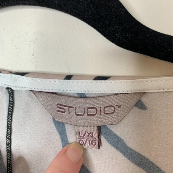 STUDIO Women's Top Blouse Y2k 2000s Floral print split back Black Size L/XL - Picture 5 of 9